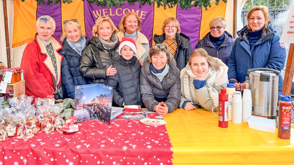 Lions Club Gleinicker Brücke auf dem Weihnachtsmarkt an der Grunewaldkirche